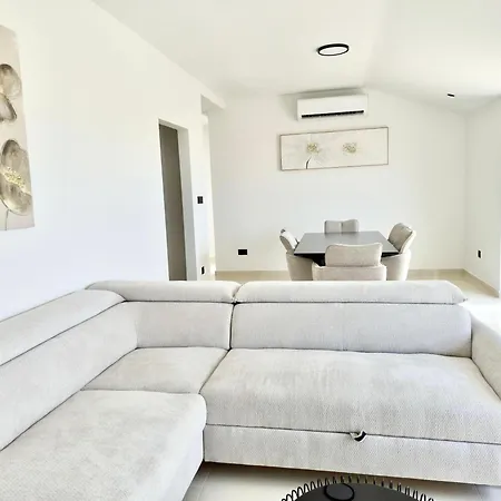 Diora Luxury Seafront Apartment - Panoramic Sea View *