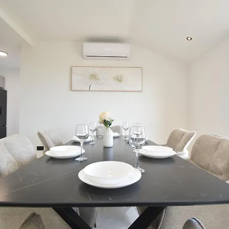 Diora Luxury Seafront Apartment - Panoramic Sea View