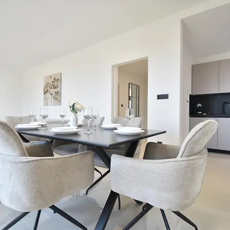 Diora Luxury Seafront Apartment - Panoramic Sea View