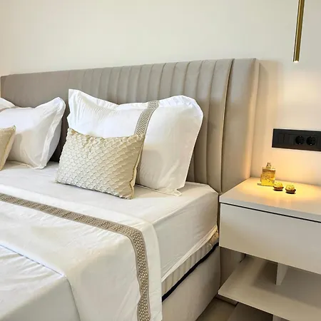 Diora Luxe Top-floor Seafront With Jacuzzi & Panoramic Sea View 公寓
