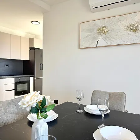公寓 Diora Luxe Top-floor Seafront With Jacuzzi & Panoramic Sea View