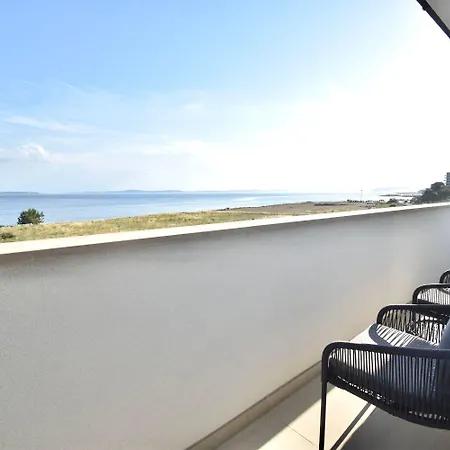 Diora Luxe Top-floor Seafront With Jacuzzi & Panoramic Sea View 公寓