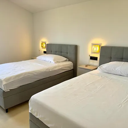 公寓 Diora Luxe Top-floor Seafront With Jacuzzi & Panoramic Sea View 斯普利特