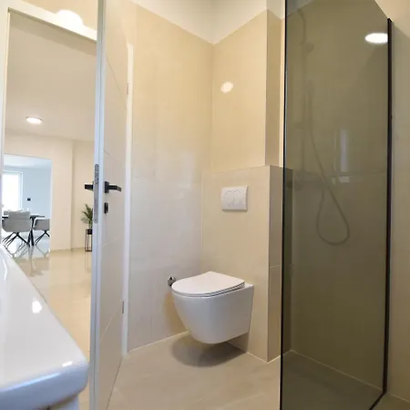 公寓 Diora Luxe Top-floor Seafront With Jacuzzi & Panoramic Sea View *