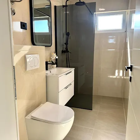 Diora Luxe Top-floor Seafront With Jacuzzi & Panoramic Sea View Daire *