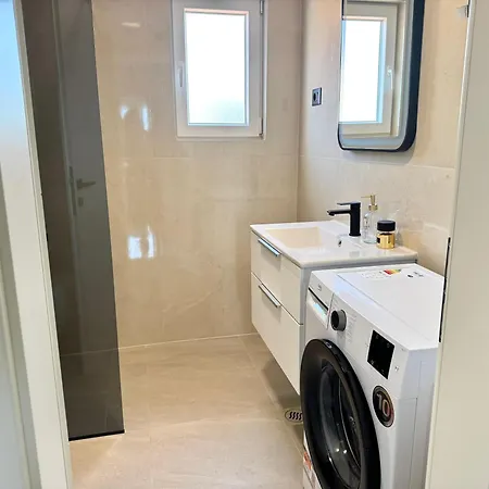 Diora Luxe Top-floor Seafront With Jacuzzi & Panoramic Sea View 公寓 斯普利特